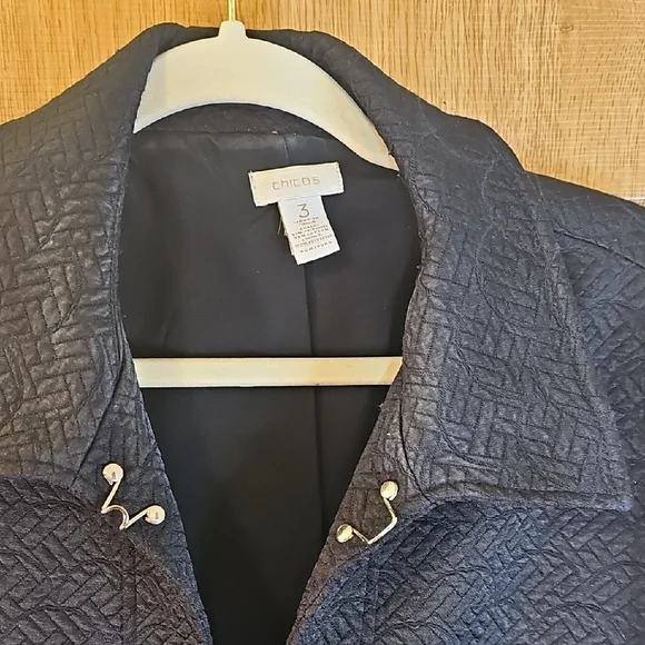 Chico's Elegant Black Blazer with Textured Finish - Picture 8 of 10